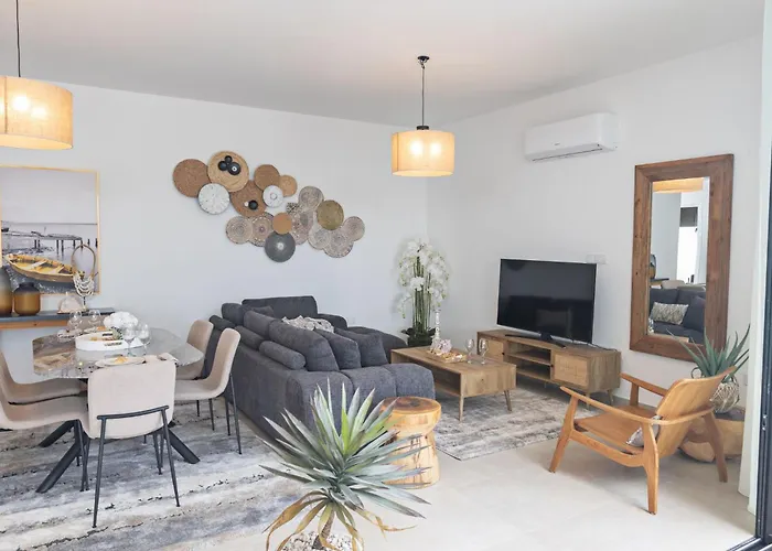 Aqua Pearl Aq01 By Interhome