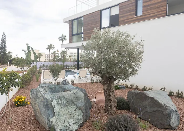 Aqua Pearl Aq01 By Interhome